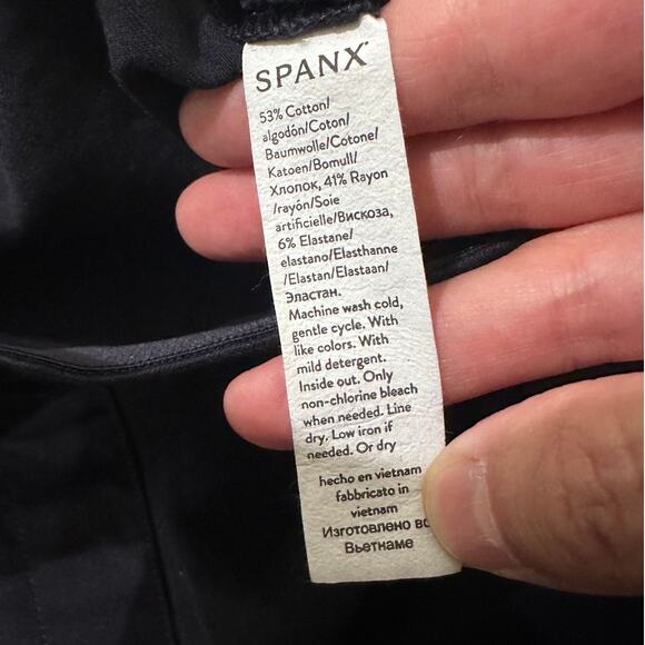 Spanx Polished Kick Flare Pull-On Crop Pants Black Style 20367Q, size M - Picture 4 of 9